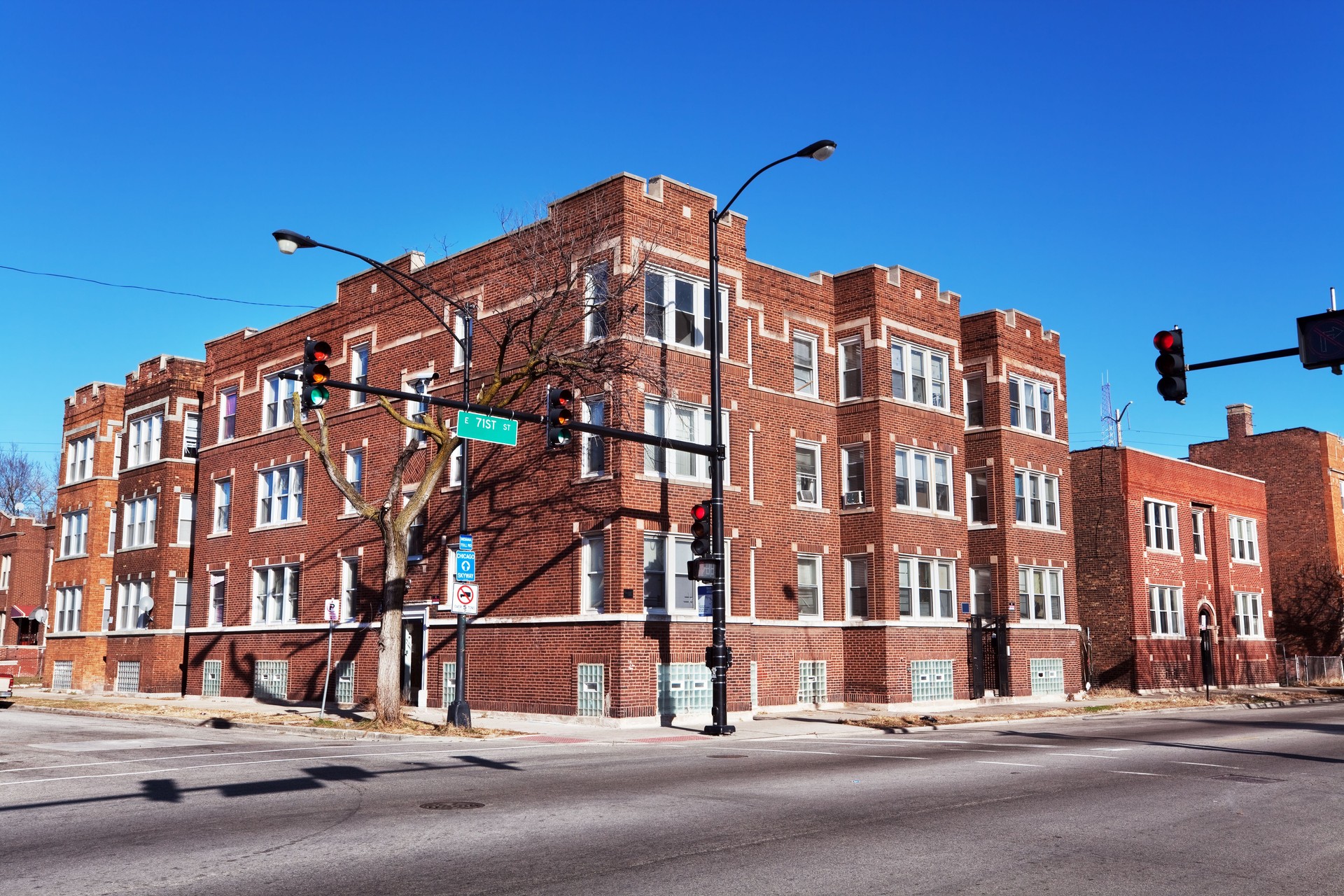 Edwardian apartment building in Greater Grand Crossing, Chicago